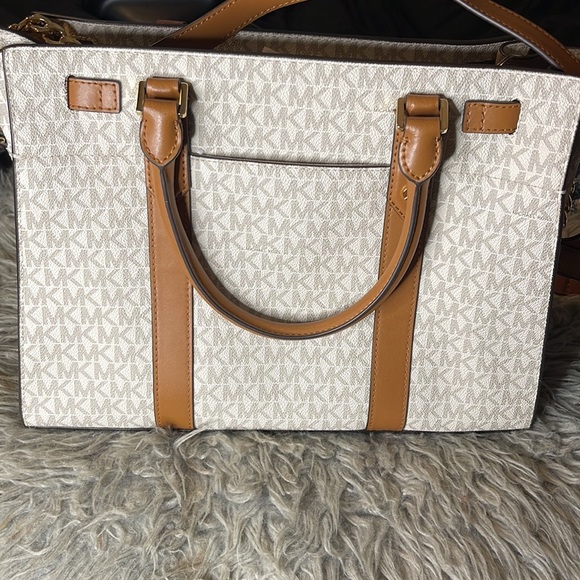 Michael Kors Hamilton Lg Satchel - Picture 2 of 6